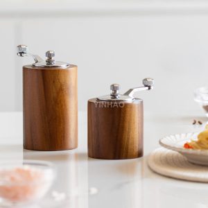 Hot Sale Hand Crank Wood Pepper Grinder.jpg