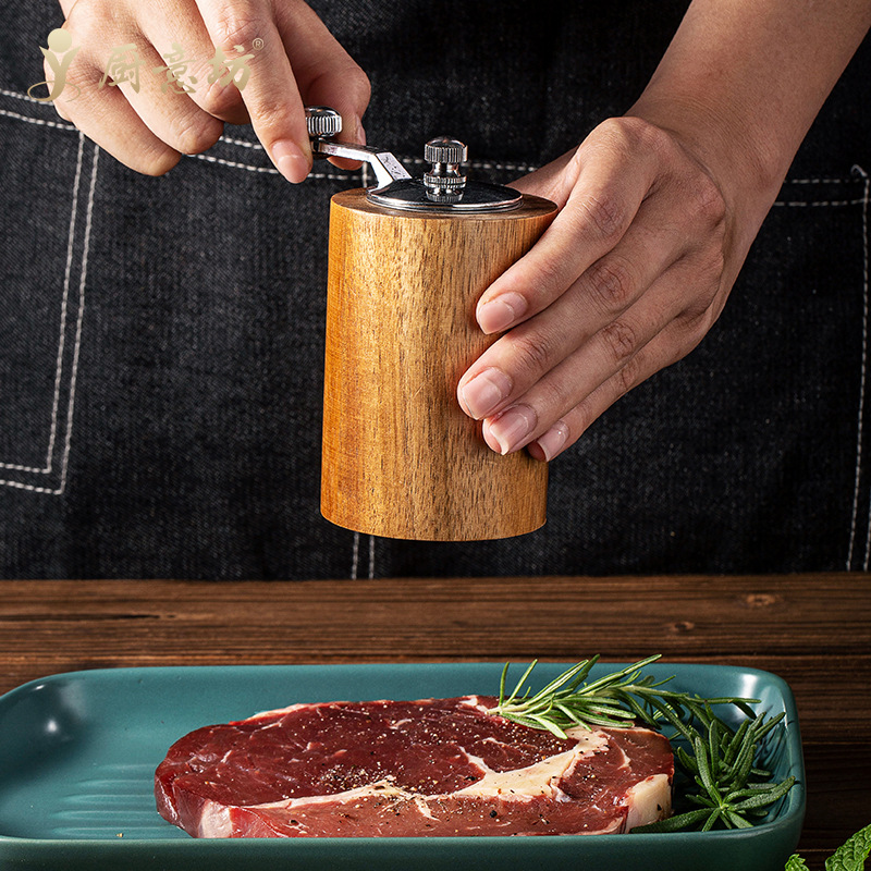 Hot Sale Hand Crank Wood Pepper Grinder 4.jpg