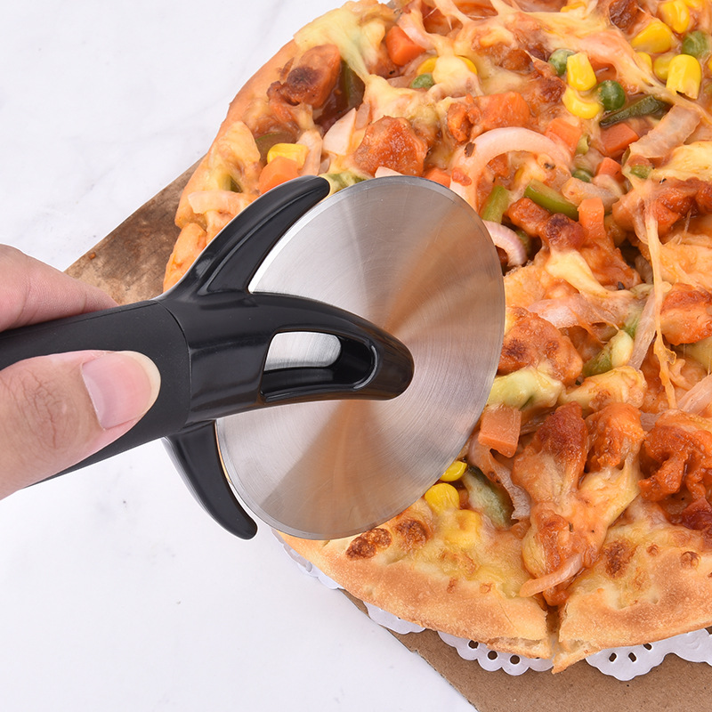 Premium Pizza Cutter for Gifting — product detail 2 | YinHao Houseware