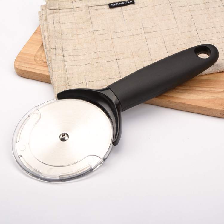 Premium Pizza Cutter for Gifting — product detail 3 | YinHao Houseware